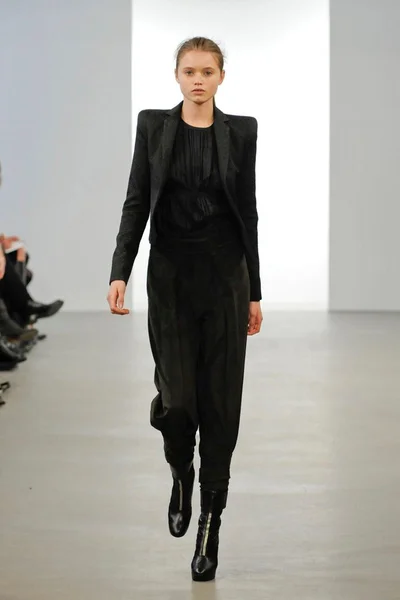 Look 16